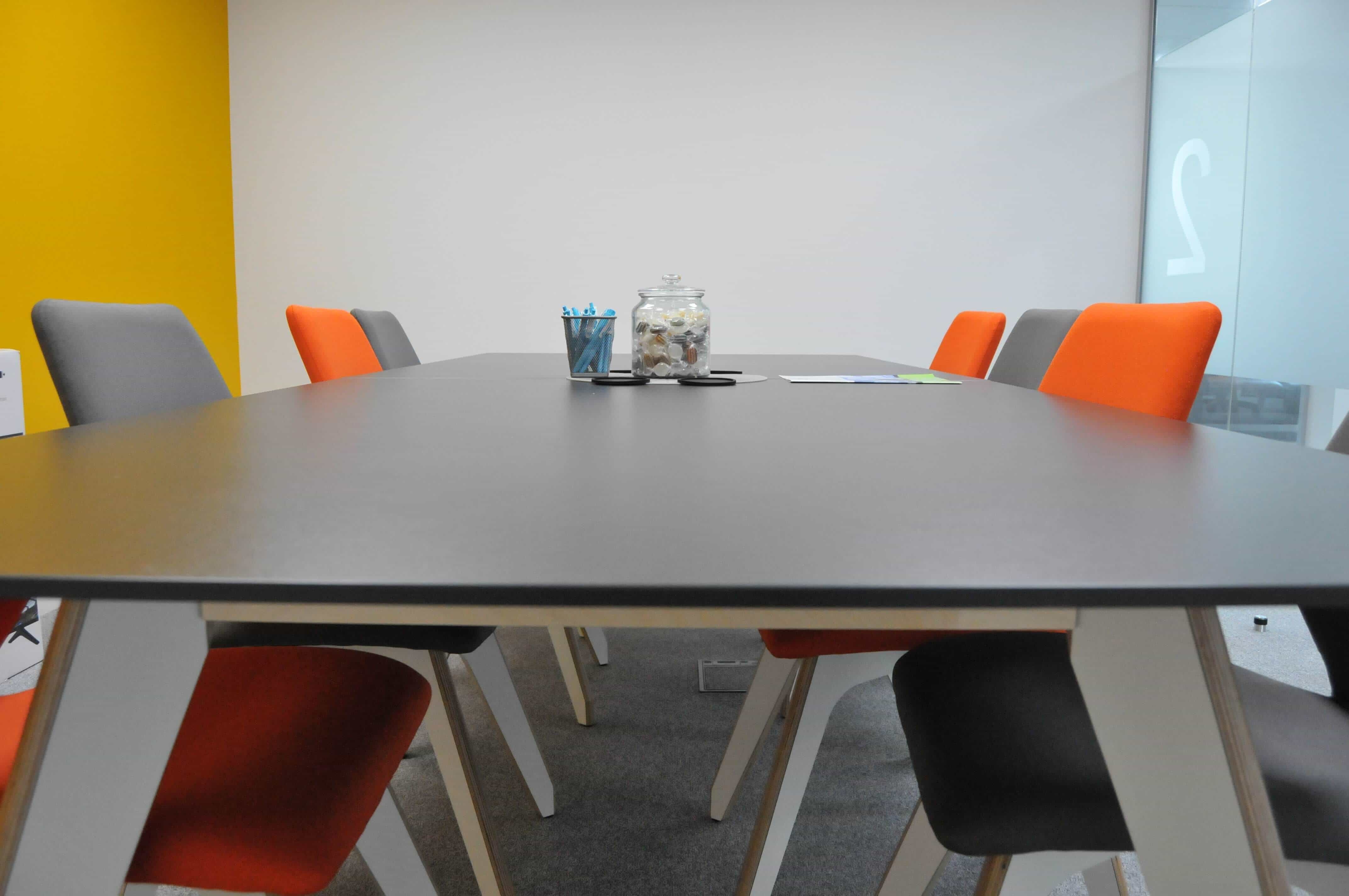 HOT DESKS 
